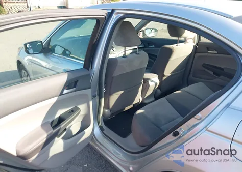 2010 Honda Accord z USA, uszkodzony, nr VIN 1HGCP2E318A151708